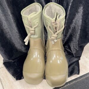 UGG Women’s Olive Raincloud Lace Boots - Size 10